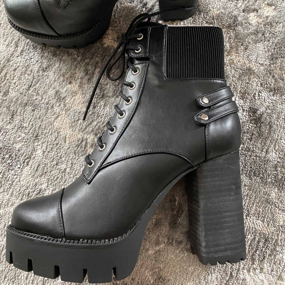 Boots on the platform. Never used.Black art leath